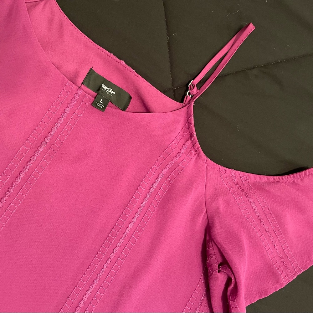 Mossimo fuchsia colored cold shoulder shirt
